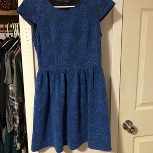 Women’s small blue dress